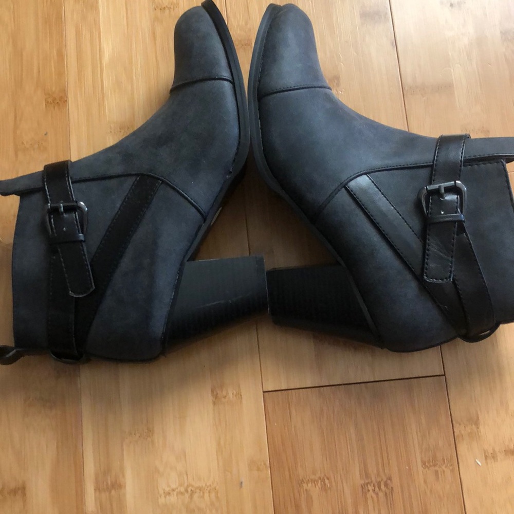 NWOT RUE 21 ETC! GREY BOOTS